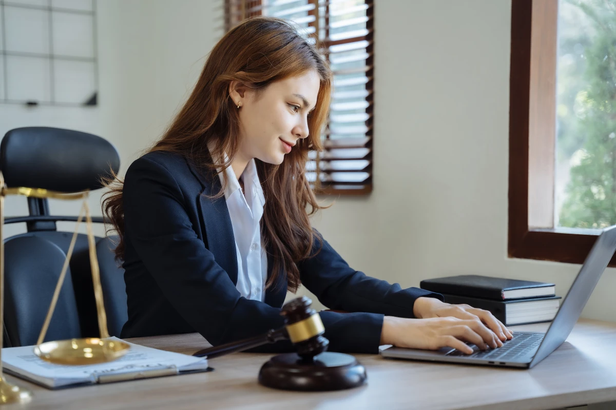 Les enjeux juridiques du droit de la concurrence à l'ère numérique : défis et perspectives