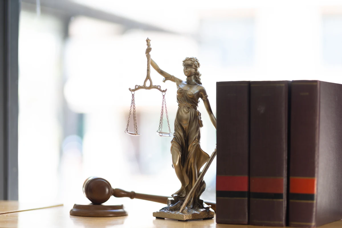 Le droit de l'espace et les activités des entreprises privées : enjeux et perspectives
